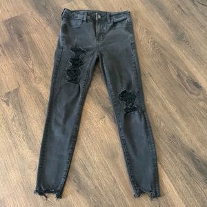 American Eagle Women’s Size 4 Short Black Distressed Skinny Jeans
